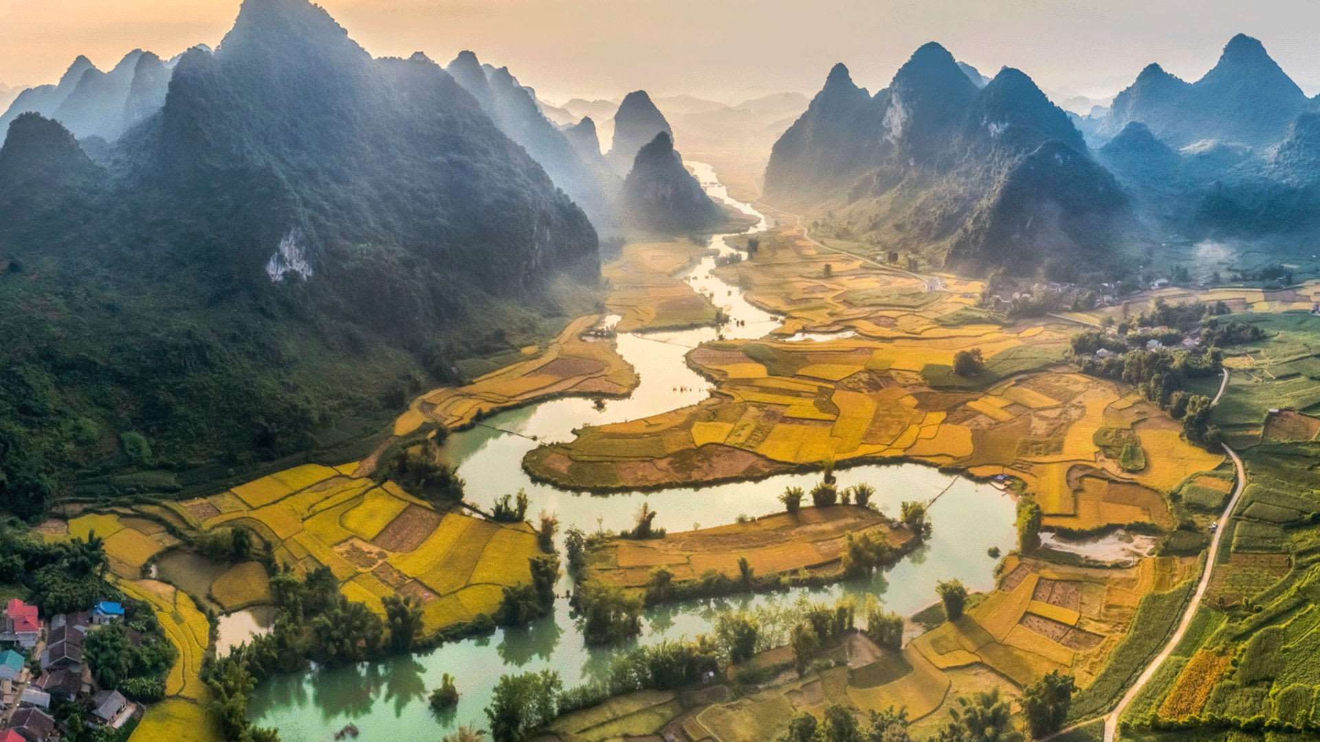 25 Places to Visit in Vietnam: Top Locations For Your Splendid Holidays