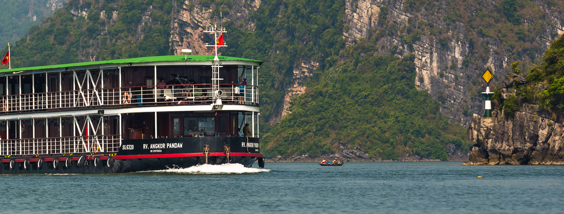 Angkor Pandaw in Ha Long Bay