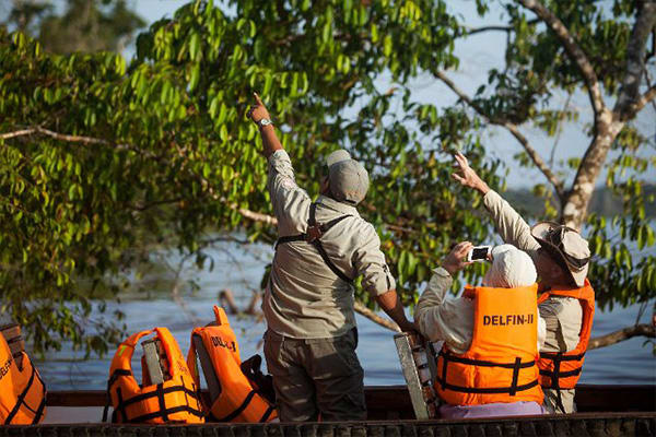 Skiff Excursion Wildlife Searching