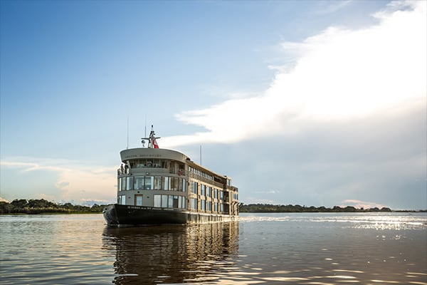 船巡航亚马逊河