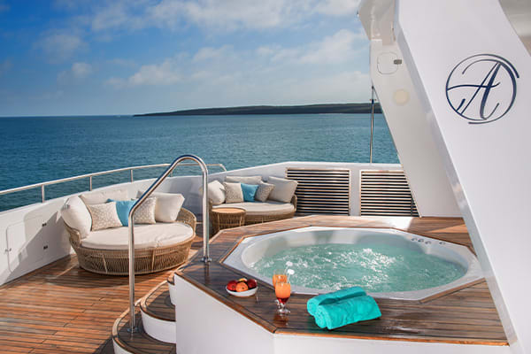 jacuzzi of the Alya Galapagos boat