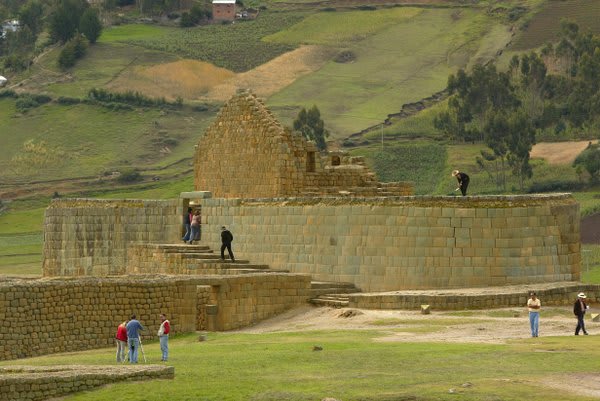 Hiking around Ingapirca Ruins Cuenca