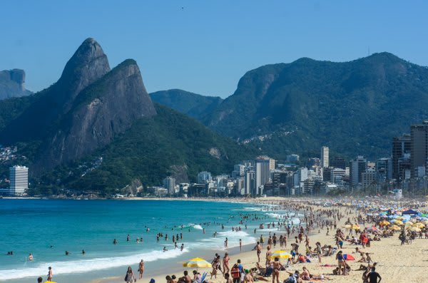 Beach in Rio with people