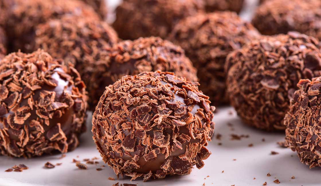 chocoladeballetjes met chocoladevlokken