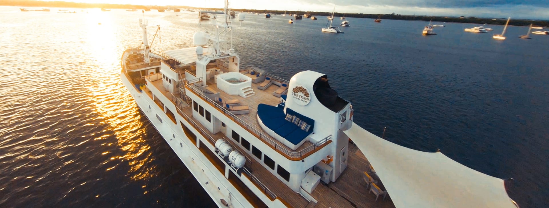 luxury yacht labuan bajo