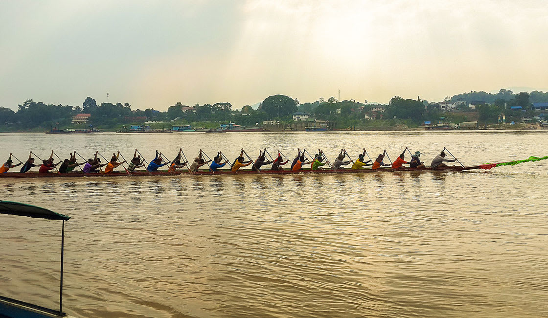 boat race on the river