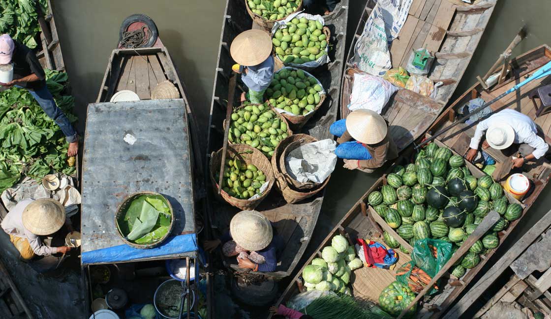 Boats of vendors seen from abve