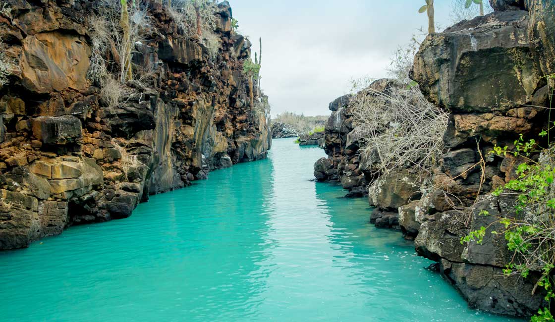 Turquoise water in the geological crack 