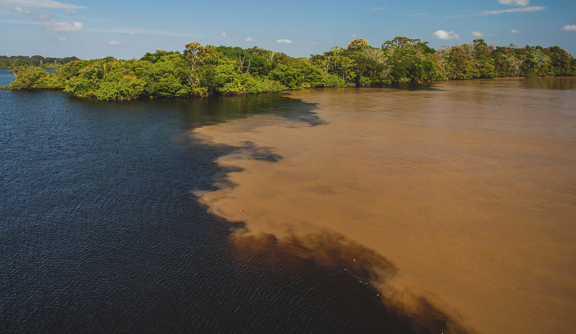 Close proximity sight of the meeting waters