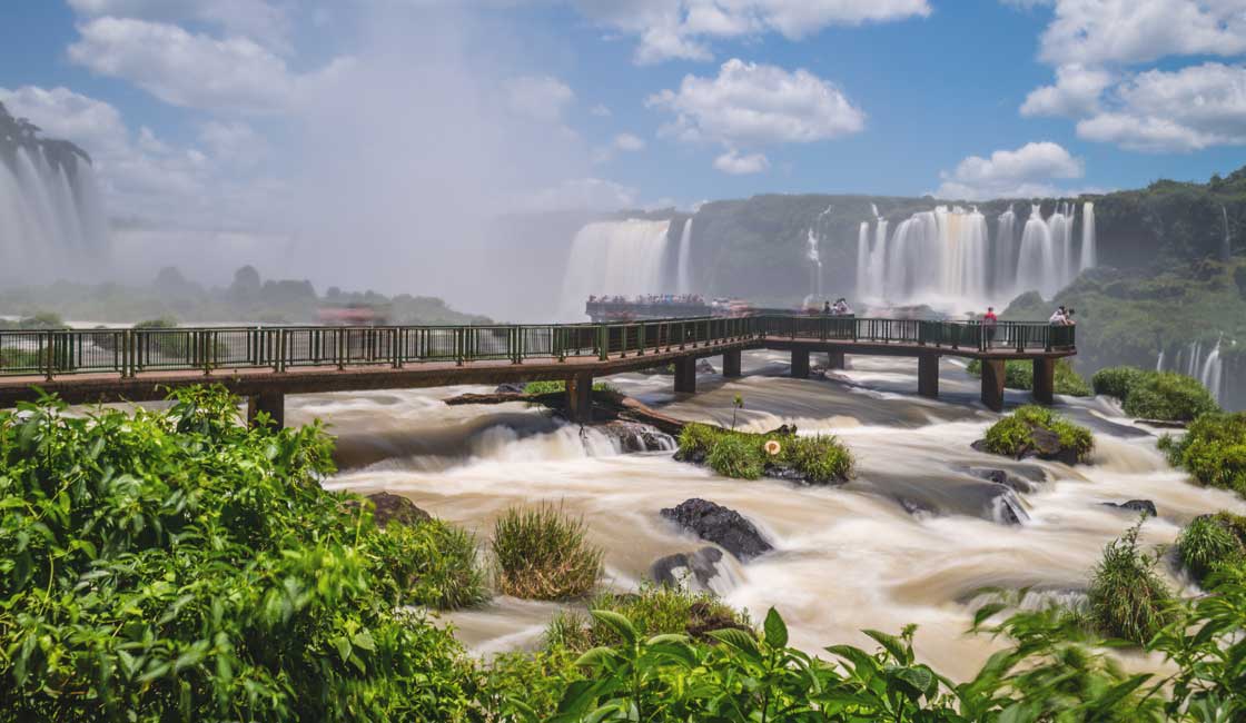 Massive falls of Iguazu