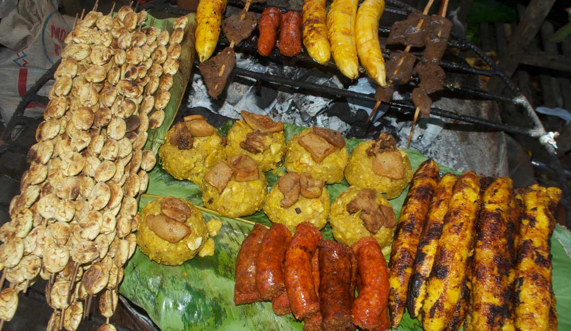 Grilled banans at the market