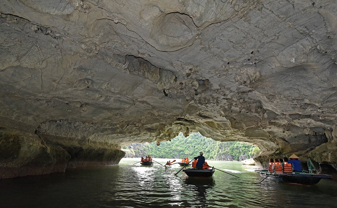 Cave,In,Halong,Bays