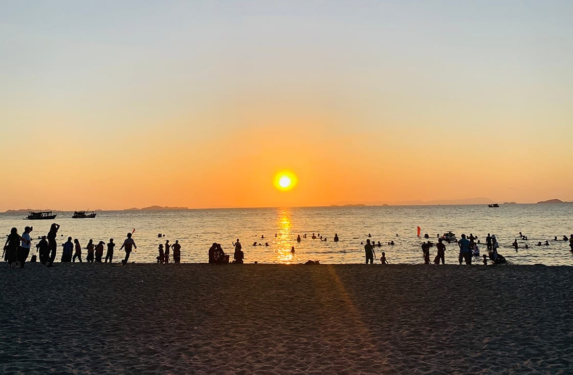 The,Sun,Is,Setting,On,The,Beach,Of,Mui,Nai beach