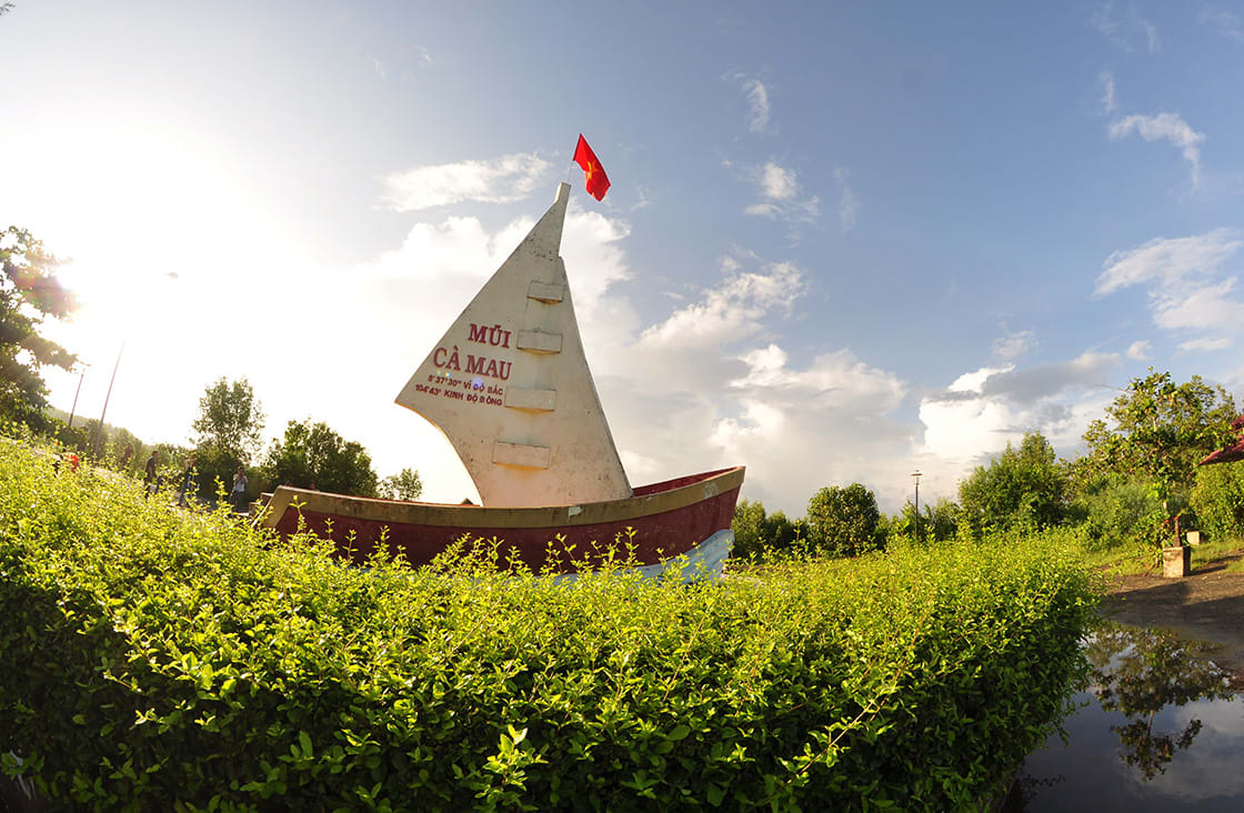 Ca,Mau,Cape, boat monument 