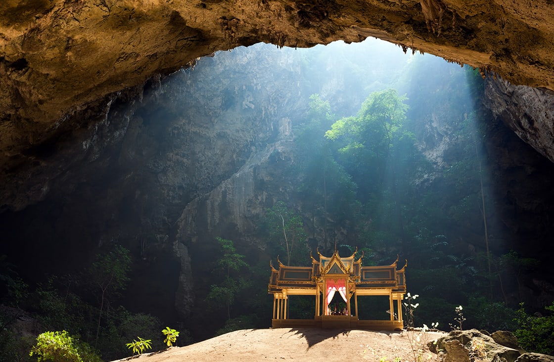 Morning,Sunbeam,On,Golden,Buddhist,Pavilion,In,Wild,Cave,,Sam Mountain