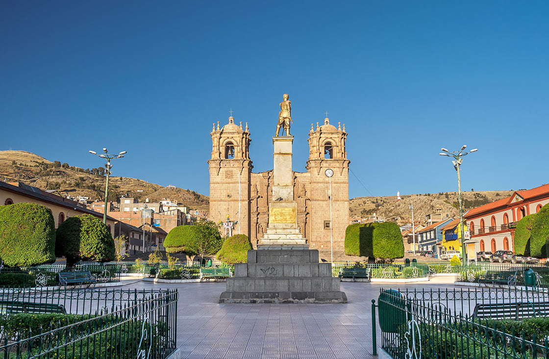 Puno,Armas,Plaza,And,Cathedral.,(peru)