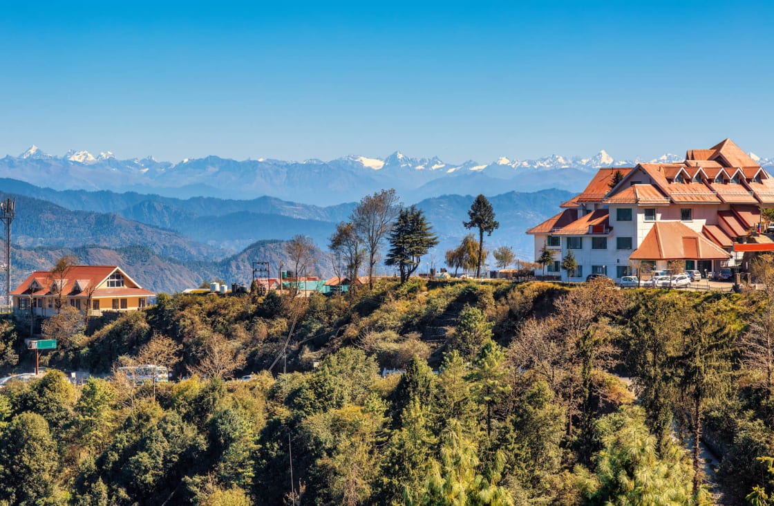 风景优美的喜马拉雅山脉景观在喜马偕尔邦,印度