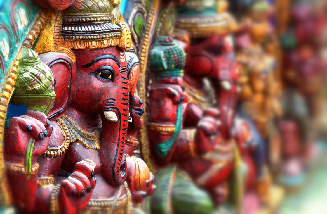 丰富多彩的Ganesh雕像