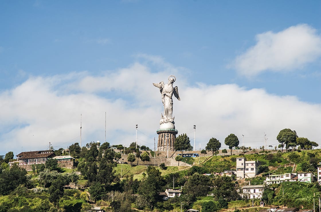 雕塑的处女Panecillo希尔在首都基多,厄瓜多尔