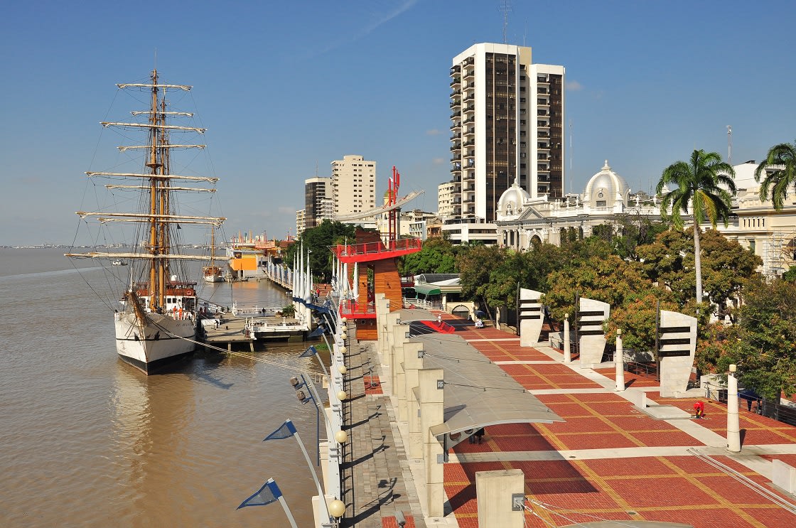 10-Ecuador-Tourist-Attractions-Malecon-Boardwalk