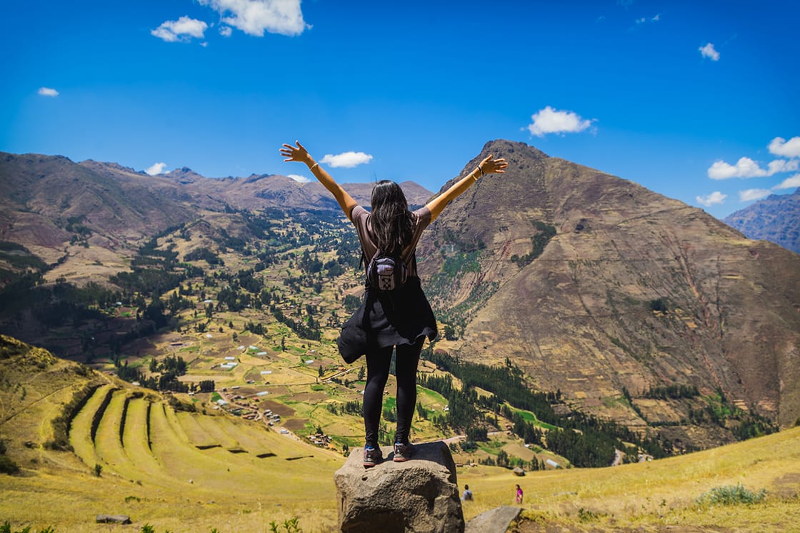 Tourist,Contemplating,The,Landscape,Of,The,Sacred,Valley,In,Pisac,