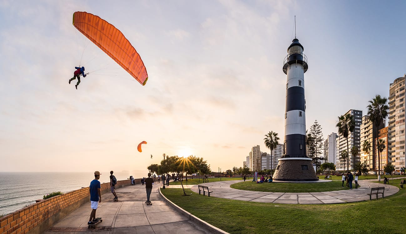 Paragliding,In,Miraflores,,Peru.