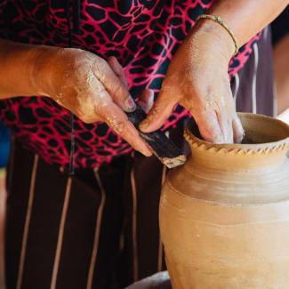 Making clay vase