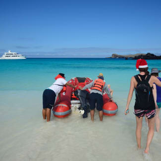 People arriving to the beach