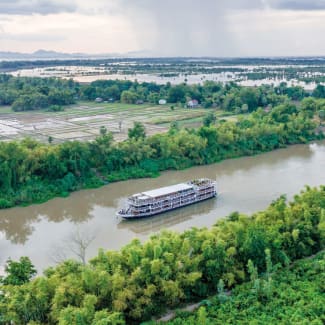内河船只在湄公河