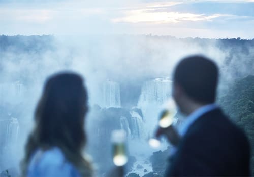 coupls sipping champagne Iguazu