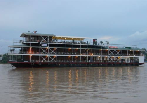 mekong river cruise in laos