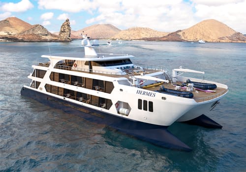 galapagos islands cruise ship