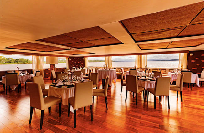 Delfin III Dining Room