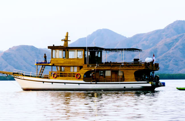 La Unua boat