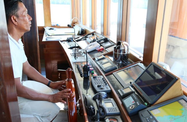 Navigator at the steering wheel