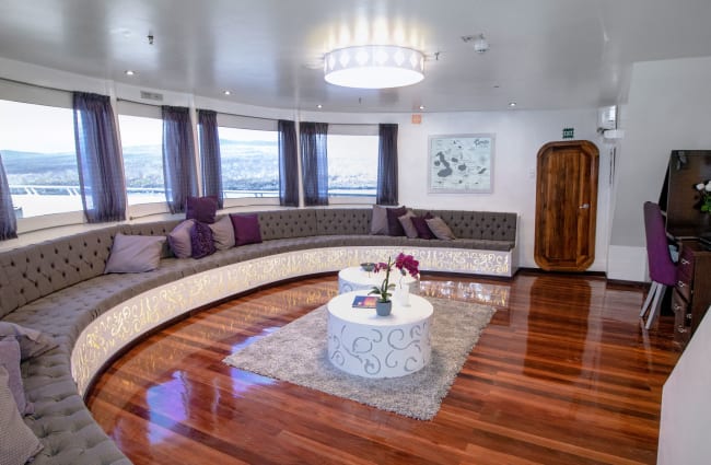 Lounge with panoramic windwos