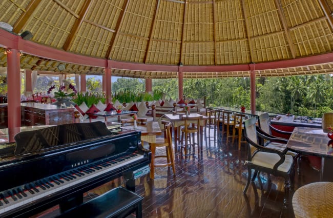 Piano in the al fresco lounge