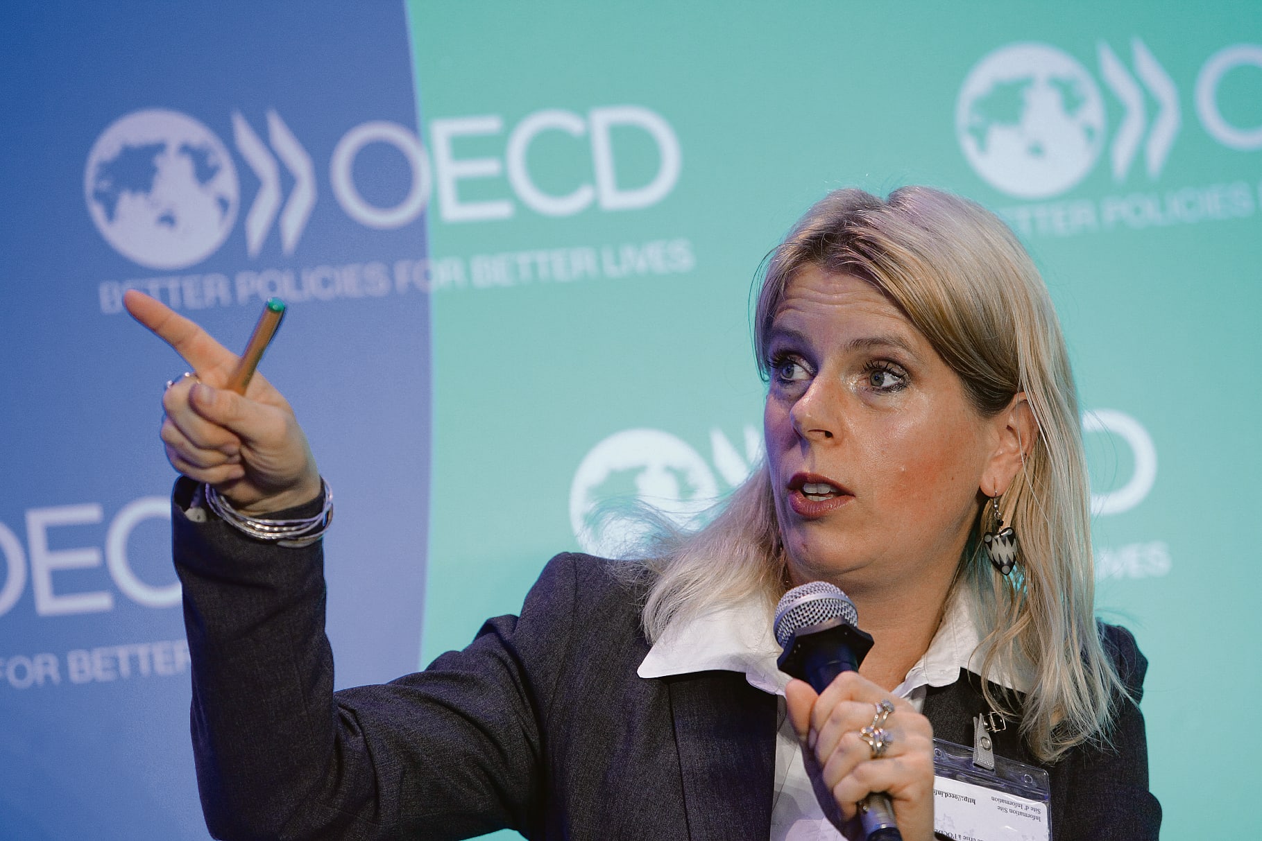 Ürge-Vorsatz Diána előadást tart az OECD párizsi konferenciáján 2016 június 1-én. A klímaváltozás hatásai már pontosan láthatók (Fotó: MarcoIlluminati/OECD) „Az éghajlatváltozás nem válogat az ideológiák között” | ClimeNews - Hírportál