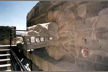 Dtail d'une tte de dragon