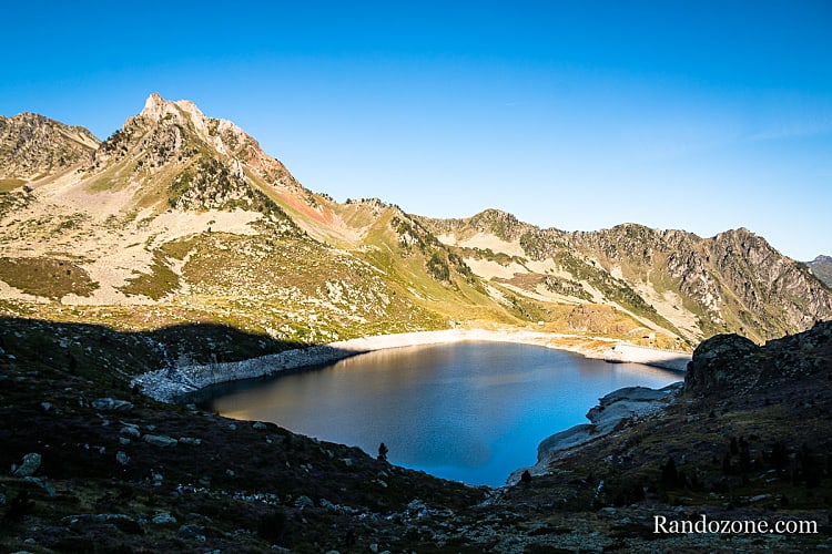 Lacs de Madamète en boucle par le col de Tracens Au dessus du lac Dets Coubous