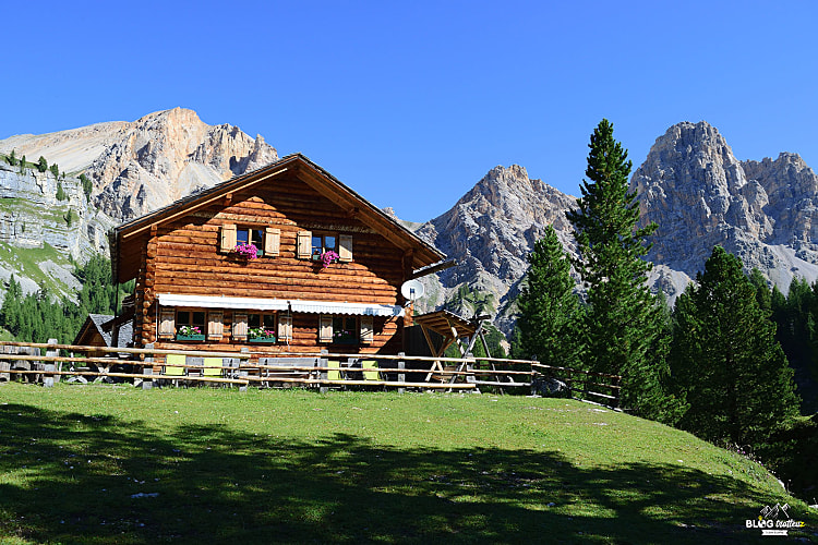 4 jours de trek dans les Dolomites 4 jours de trek en autonomie à travers les paysages escarpés des Dolomites