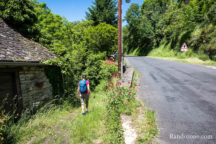 On descend en suivant le sentier