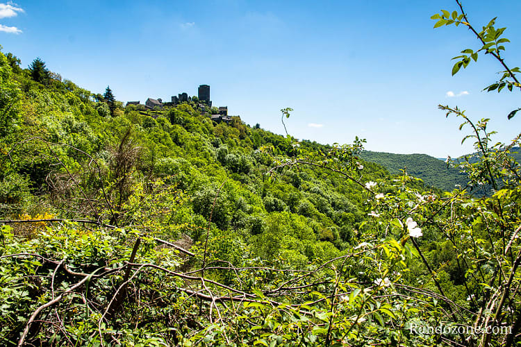 Panorama sur le château de Valon