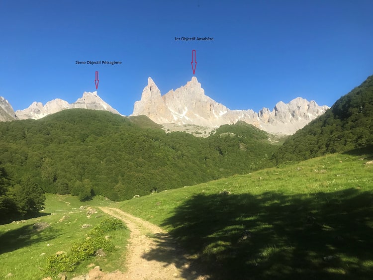 P&eacute;trag&egrave;ne et pic d'Ansab&egrave;re