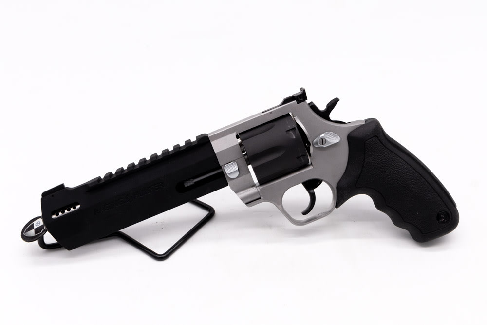 TAURUS RAGING HUNTER 44 MAGNUM 2TONE 6.75″ – Armory Ranges TAURUS RAGING HUNTER 44 MAGNUM 2TONE 6.75″ – Armory Ranges