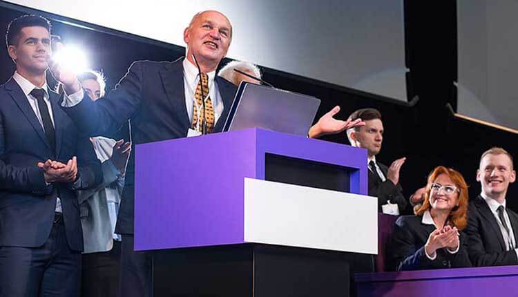 A slight itch up on his belly: pushed himself slowly