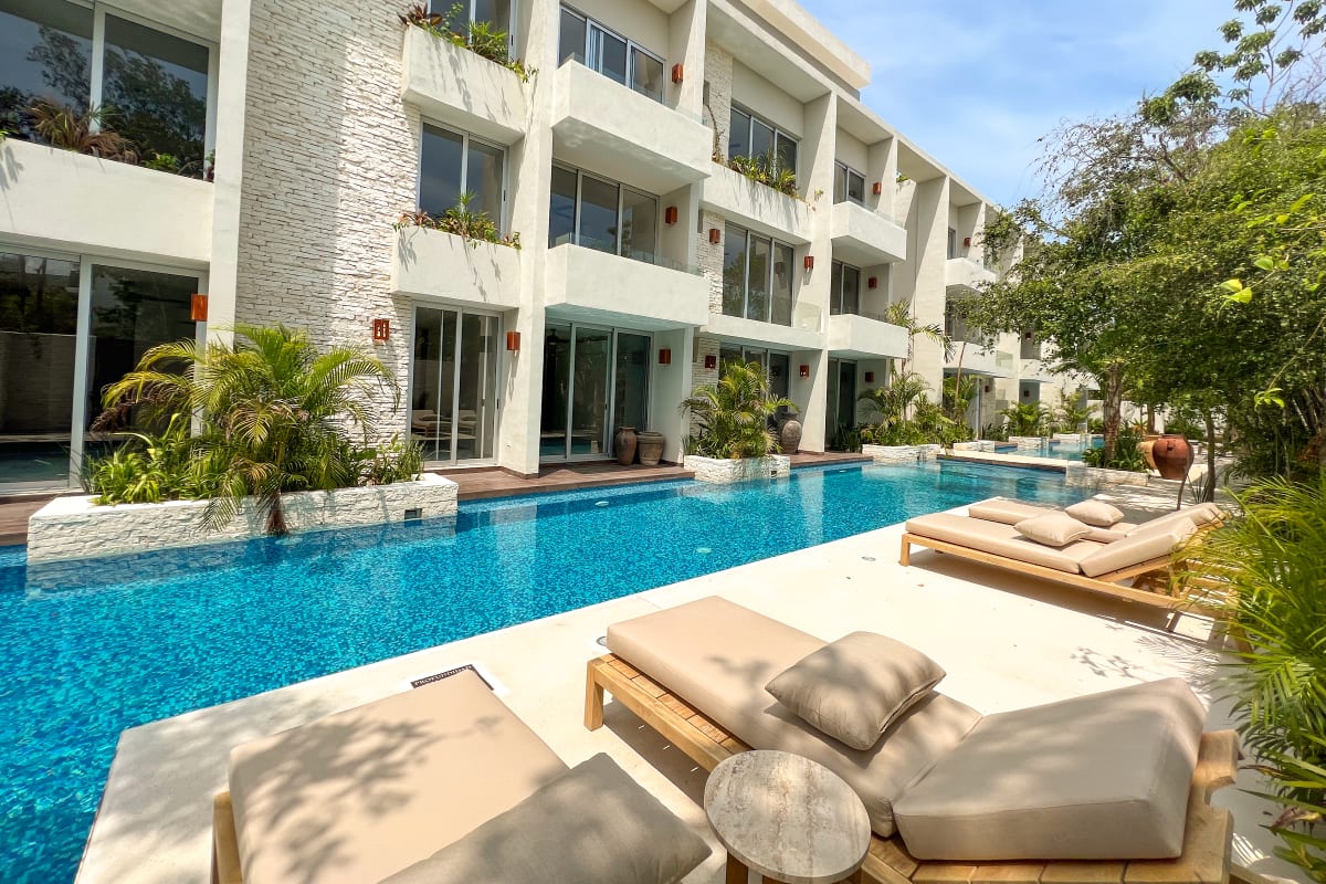 Alberca del desarrollo Noha en Tulum