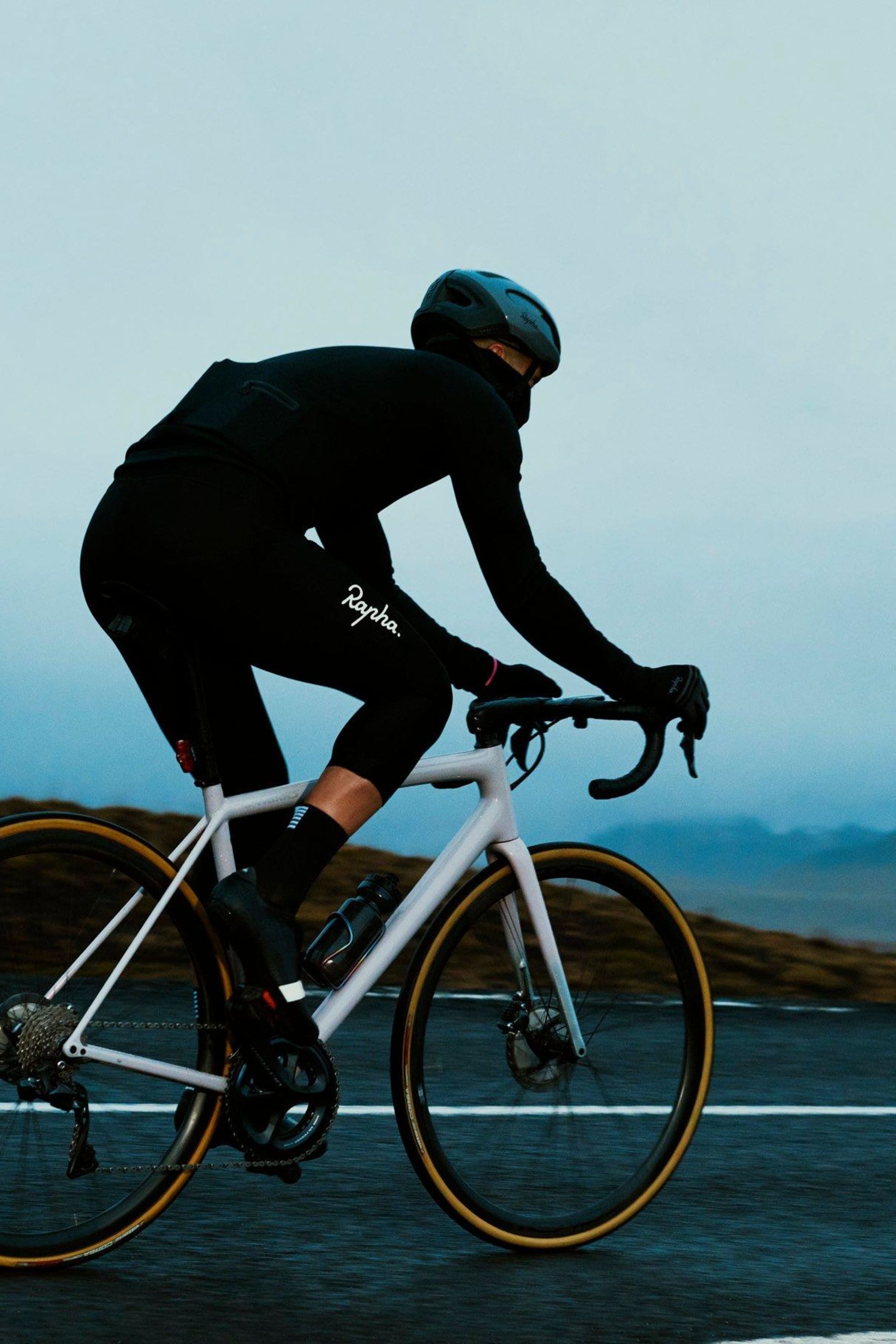 ラファ、冬のコーディネートガイド - 男性編 | Rapha