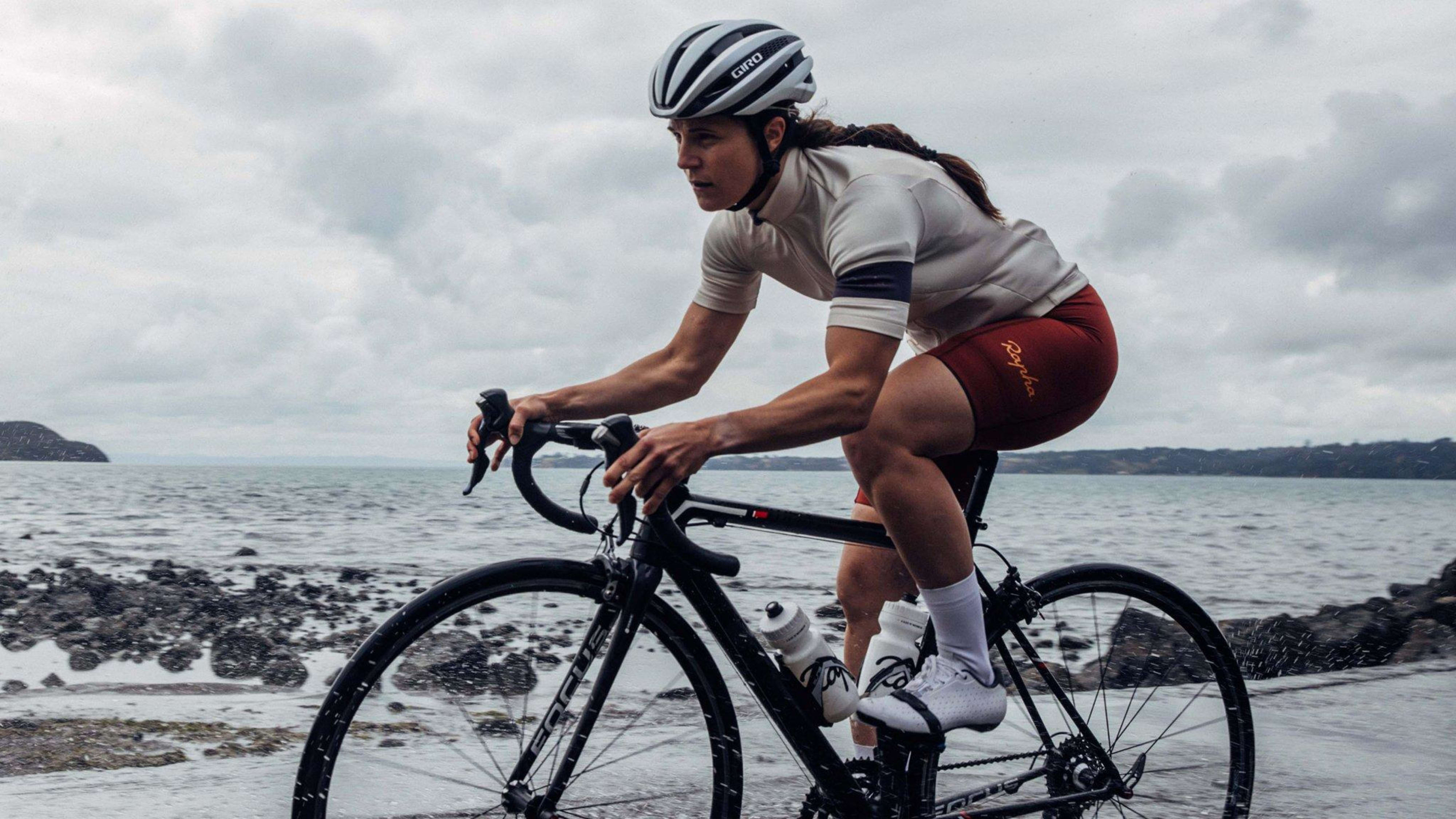 ラファが夏を乗りこなす秘訣をご紹介 - ウィメンズ編 | Rapha