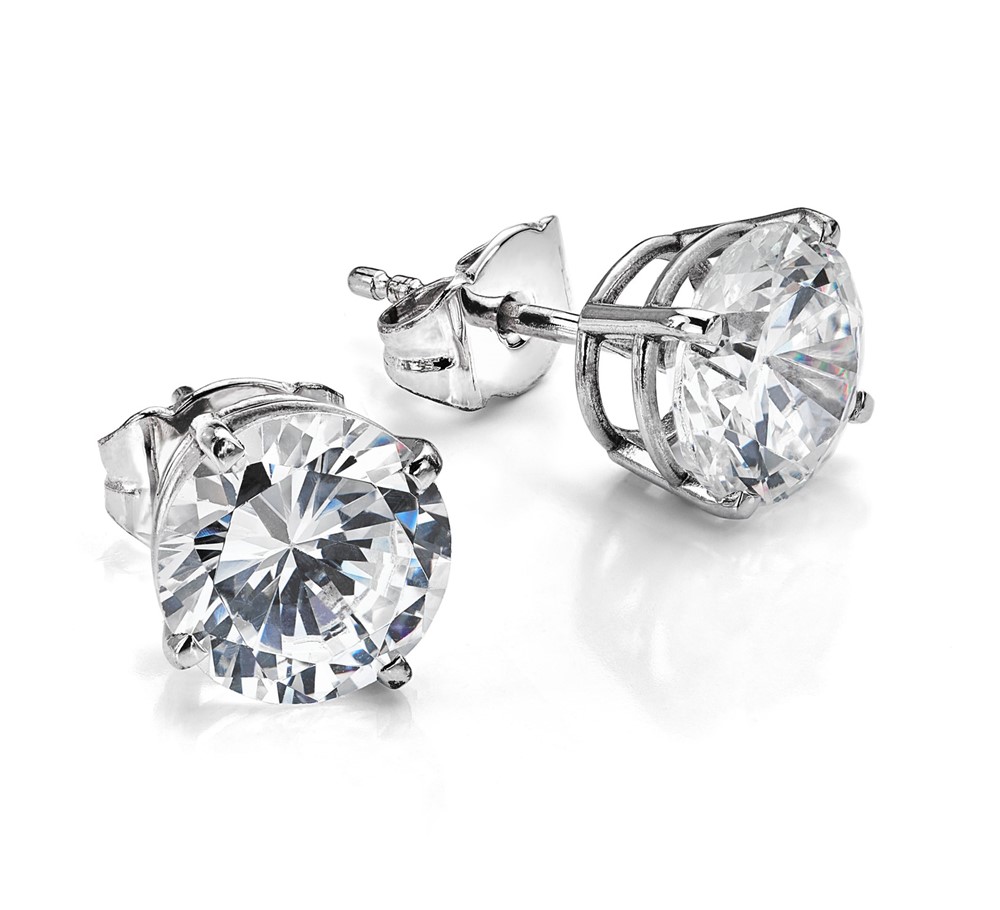 How to Choose Diamond Stud Earrings